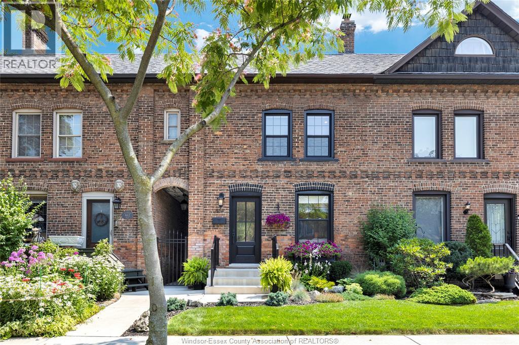 864 Monmouth