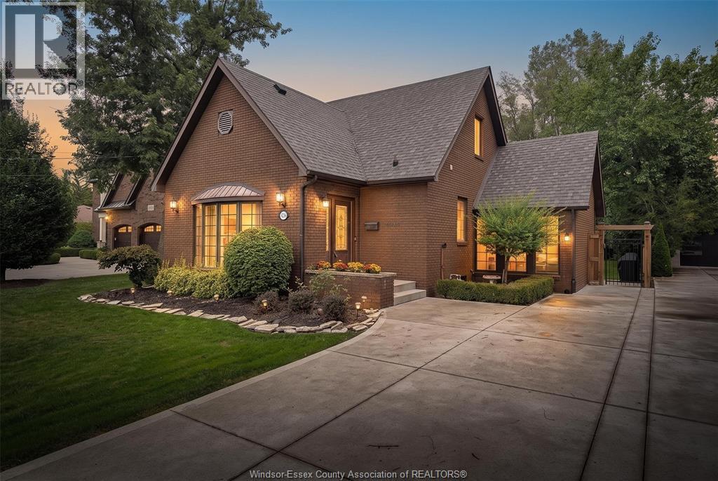4236 ROSELAND DRIVE East